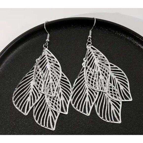 Multi-Layered Dangle Earings New - Picture 2 of 3